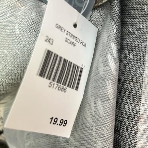 🆕 Arianna By Howard’s Gray and Gold Scarf - Picture 4 of 5